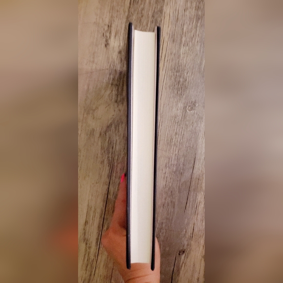 NEW Hardcover Britney Spears The Woman in Me Book Autobiography - Picture 4 of 4